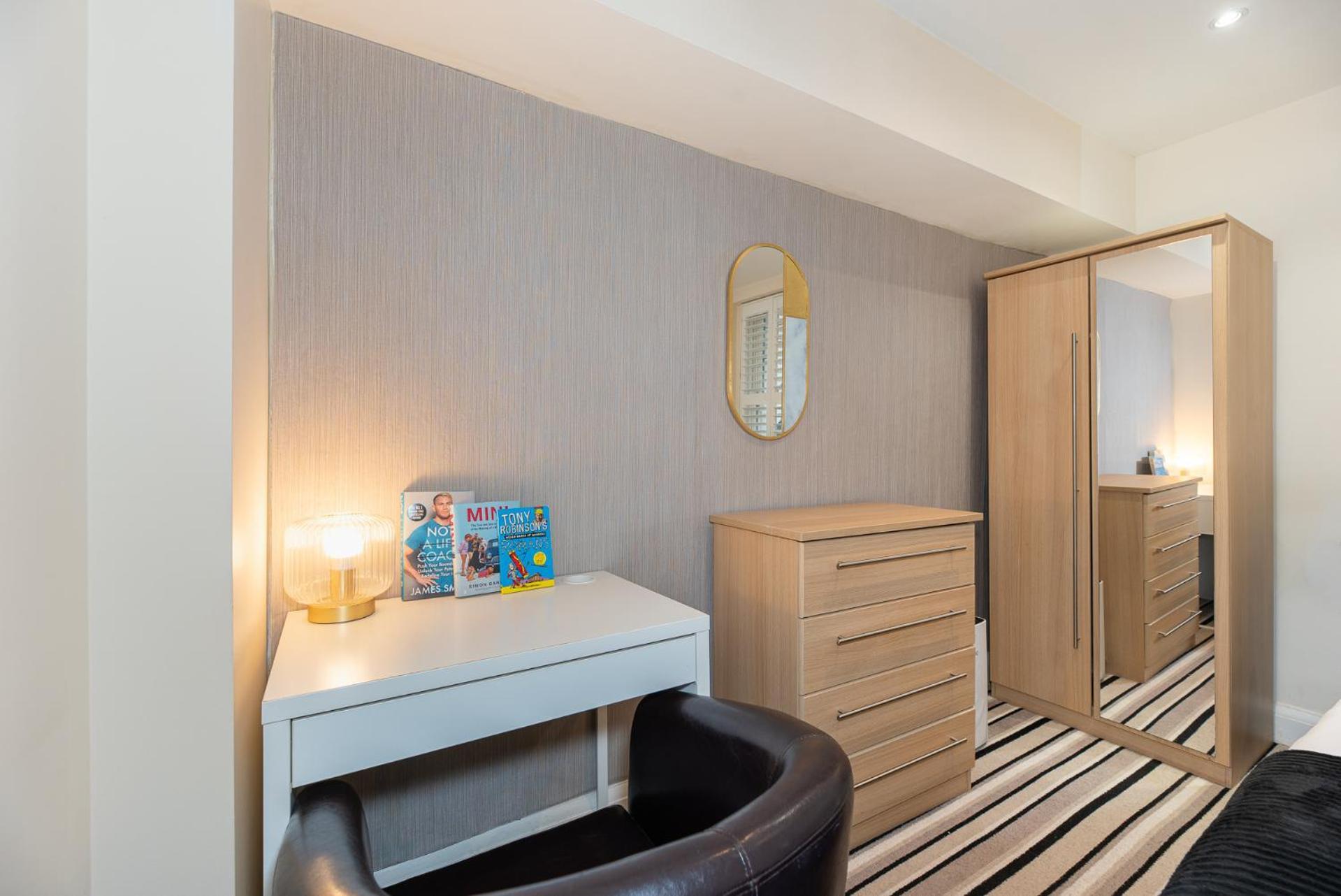 3 Bedroom Apartment With Private Terrace In Pimlico, Westminster, Victoria London Kültér fotó