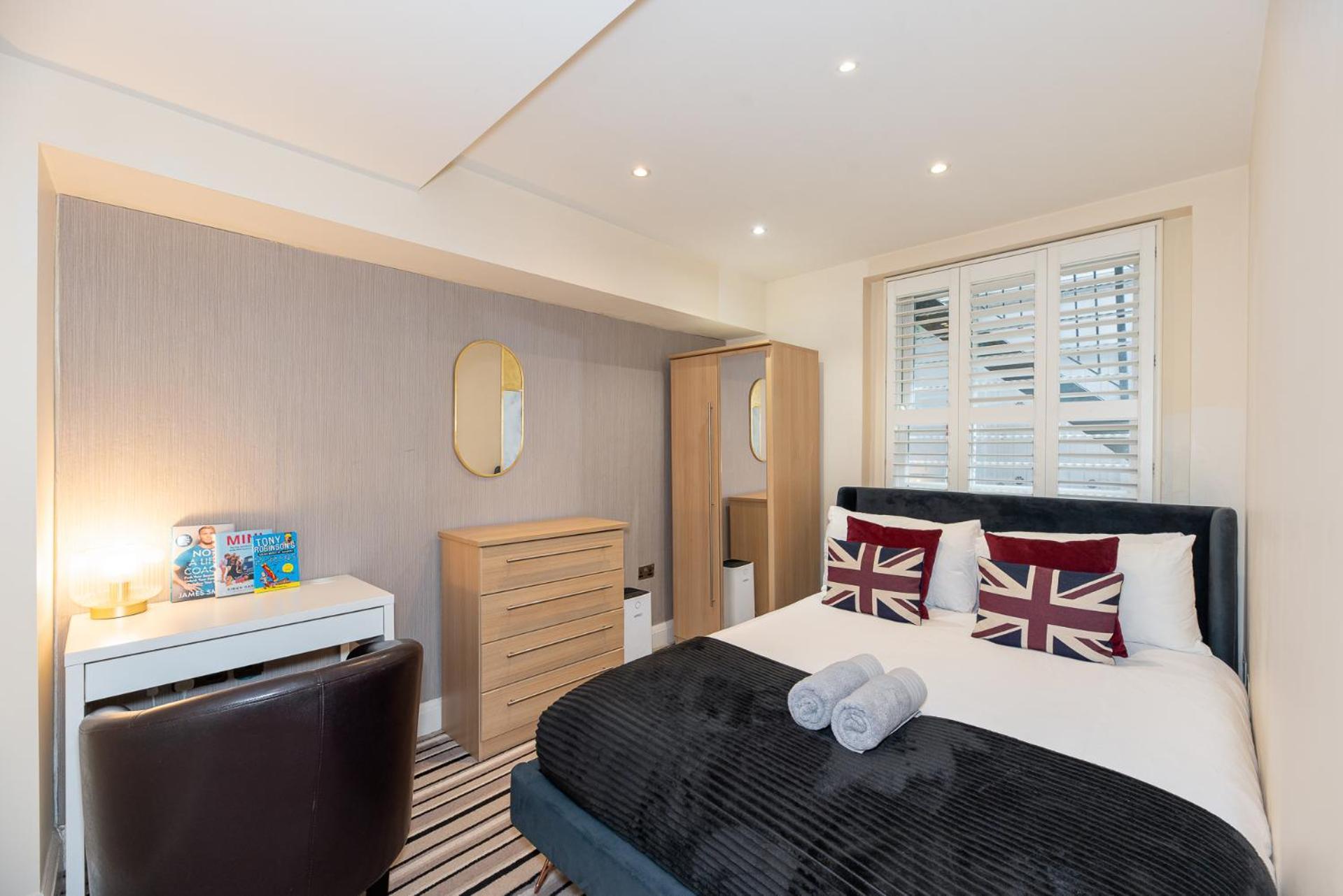 3 Bedroom Apartment With Private Terrace In Pimlico, Westminster, Victoria London Kültér fotó