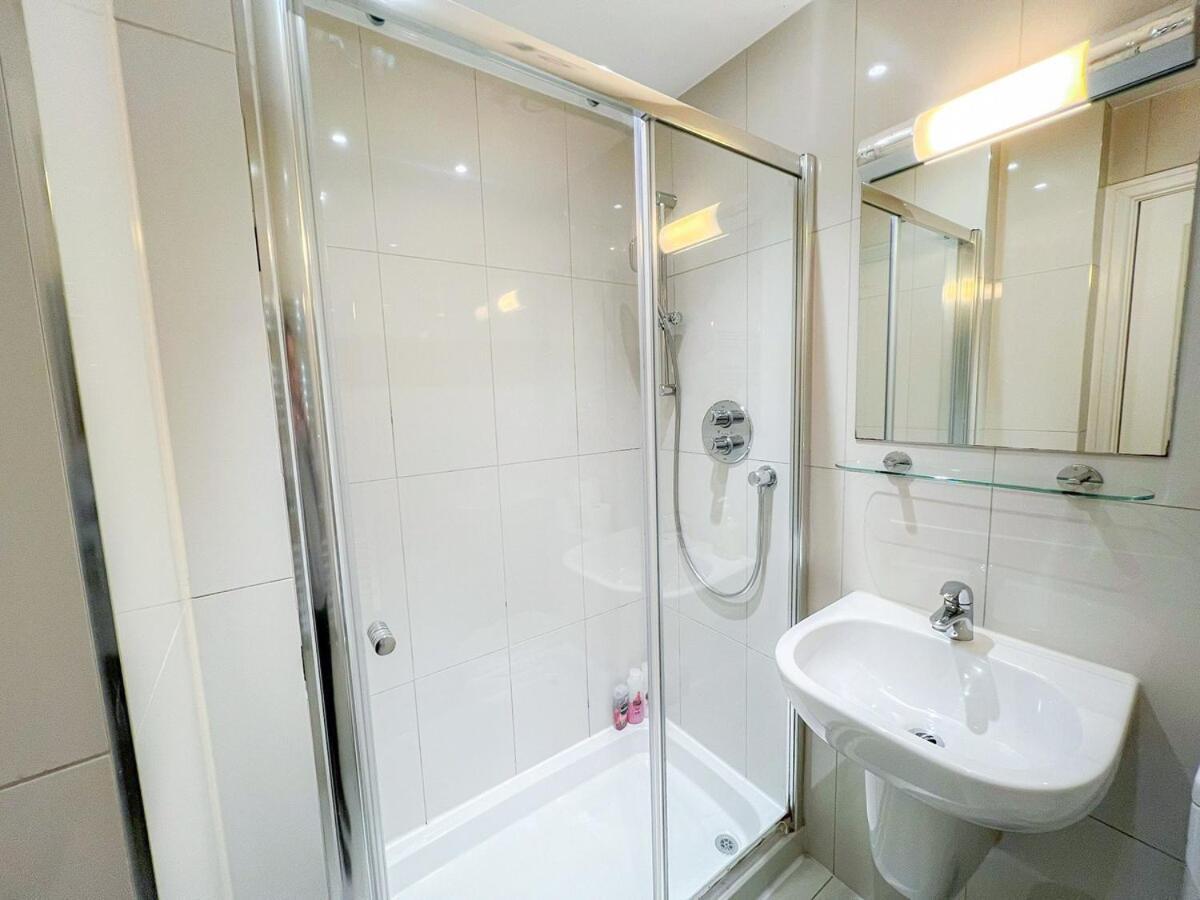 3 Bedroom Apartment With Private Terrace In Pimlico, Westminster, Victoria London Kültér fotó