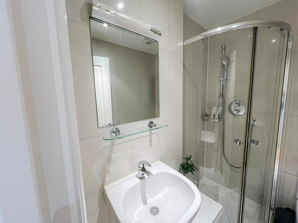 3 Bedroom Apartment With Private Terrace In Pimlico, Westminster, Victoria London Kültér fotó