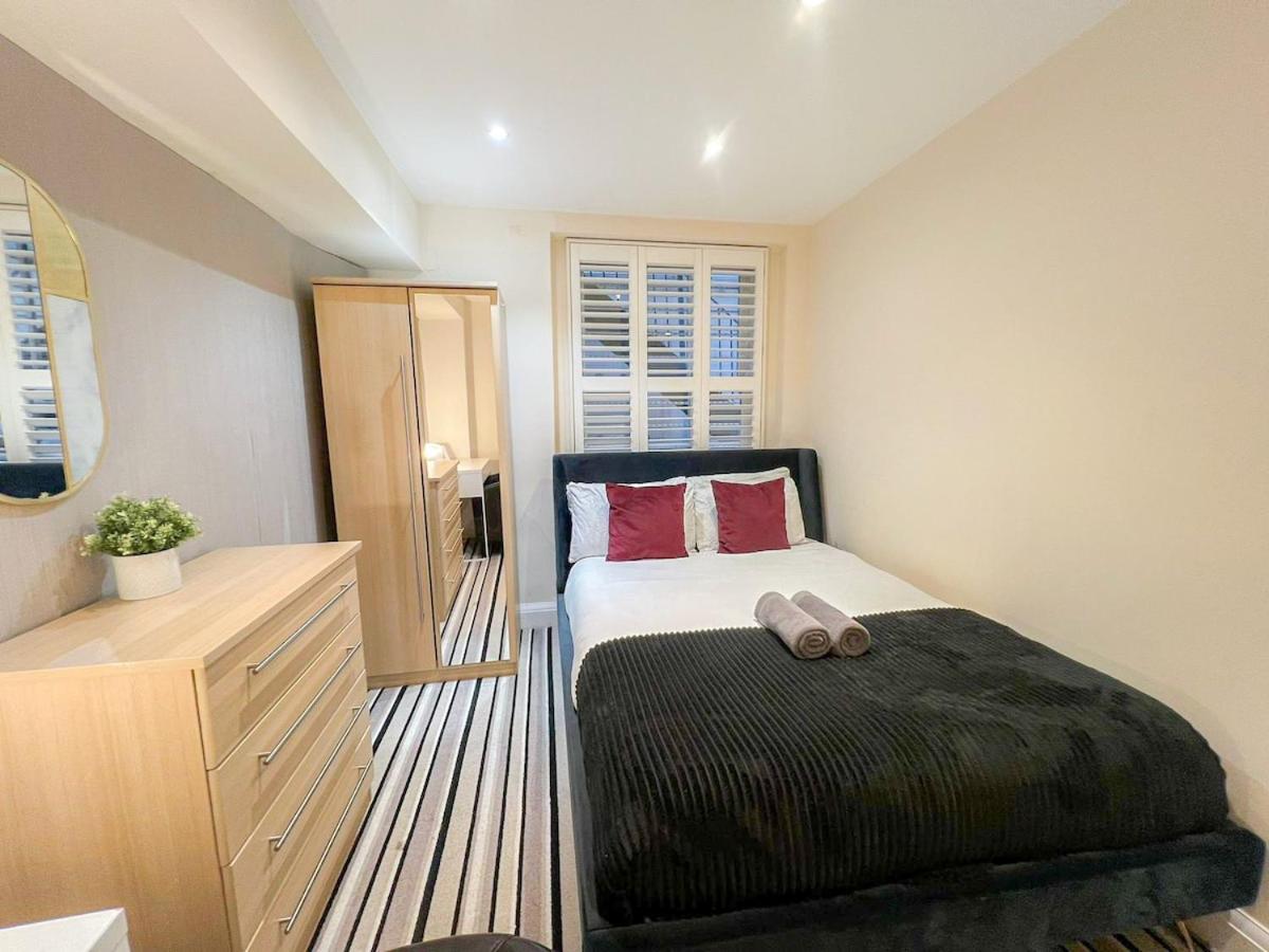 3 Bedroom Apartment With Private Terrace In Pimlico, Westminster, Victoria London Kültér fotó