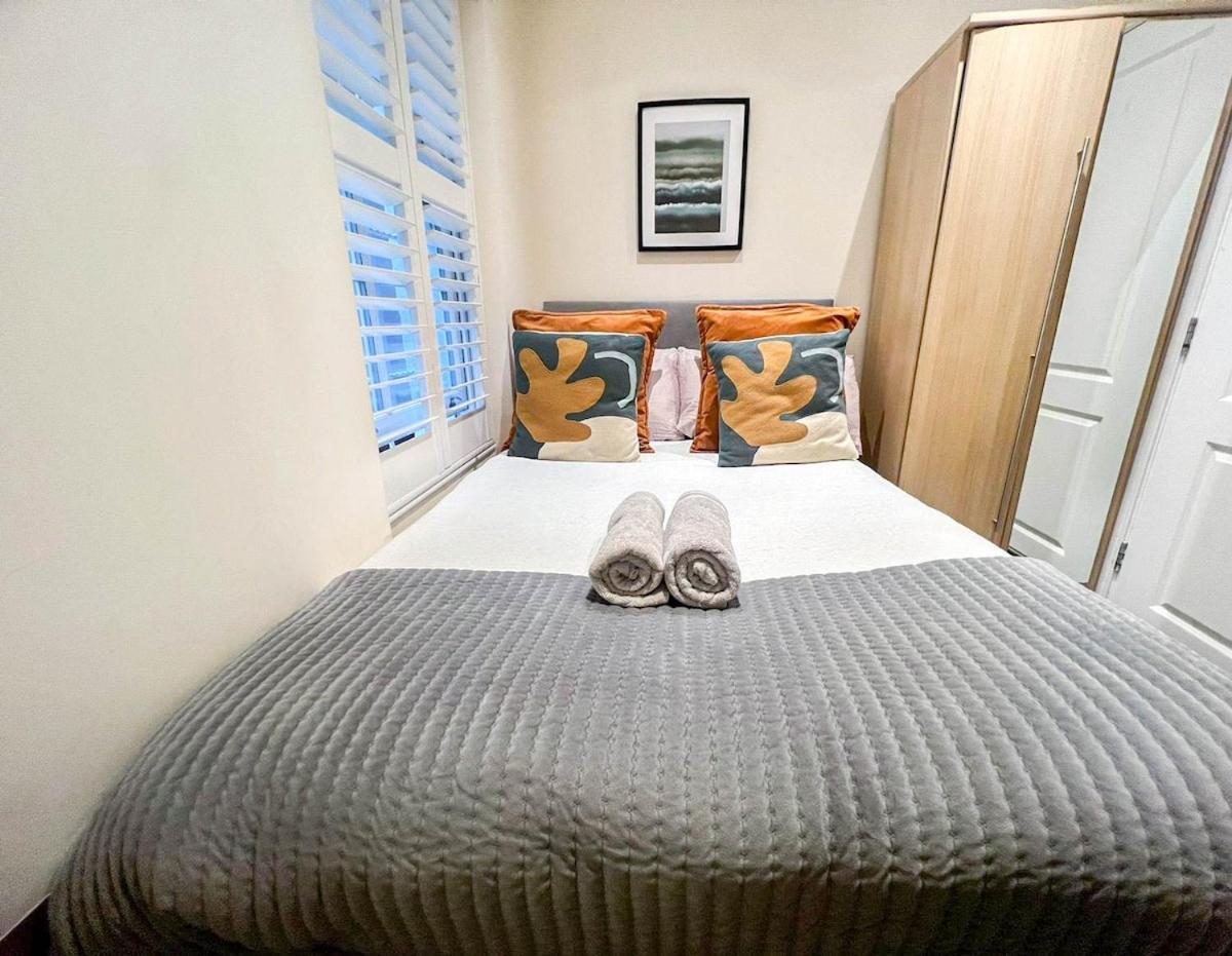 3 Bedroom Apartment With Private Terrace In Pimlico, Westminster, Victoria London Kültér fotó