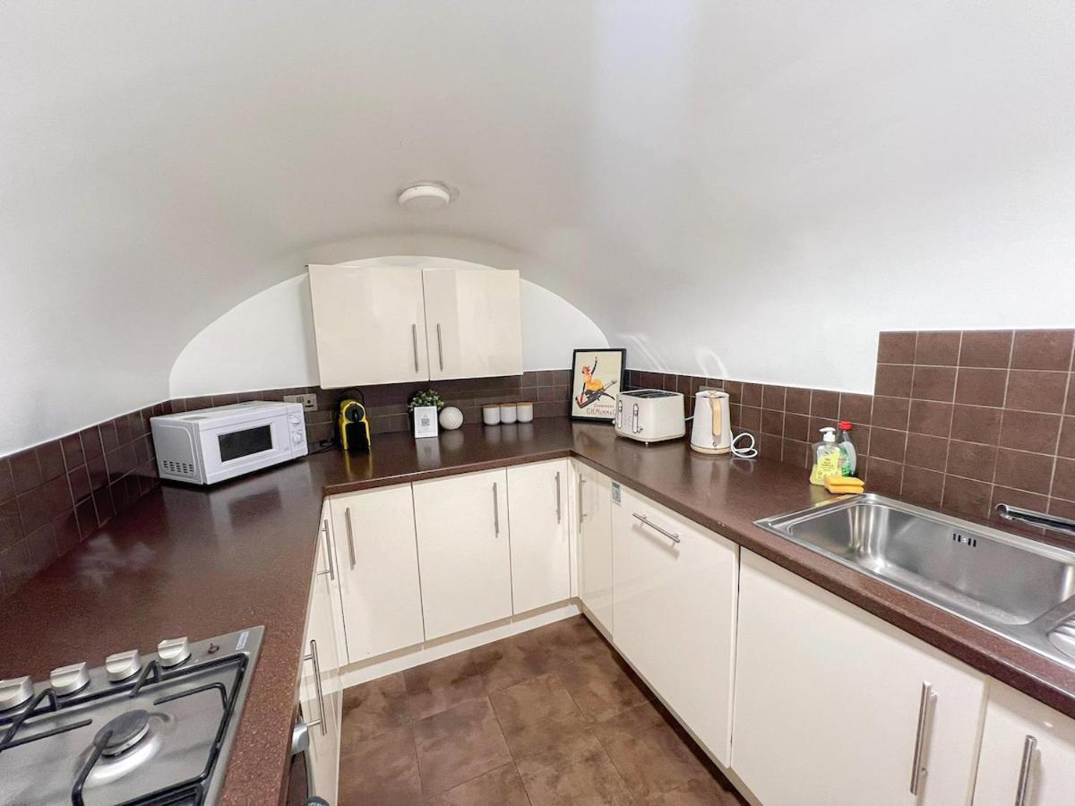 3 Bedroom Apartment With Private Terrace In Pimlico, Westminster, Victoria London Kültér fotó