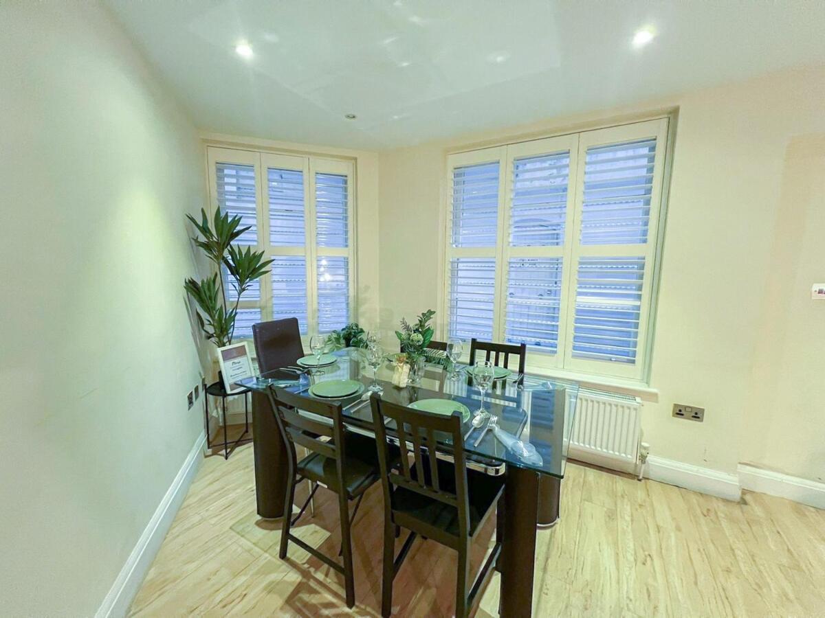 3 Bedroom Apartment With Private Terrace In Pimlico, Westminster, Victoria London Kültér fotó