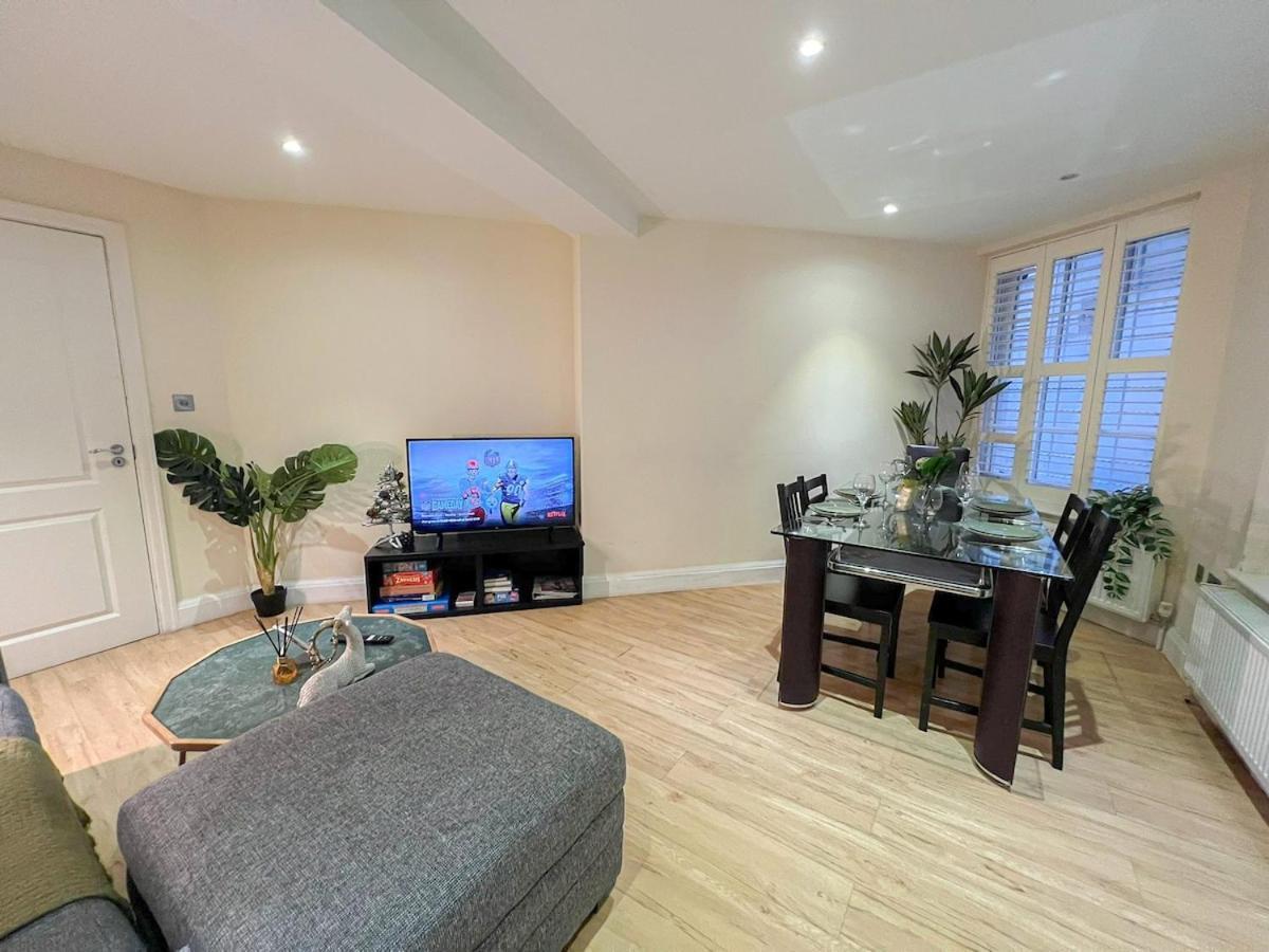 3 Bedroom Apartment With Private Terrace In Pimlico, Westminster, Victoria London Kültér fotó