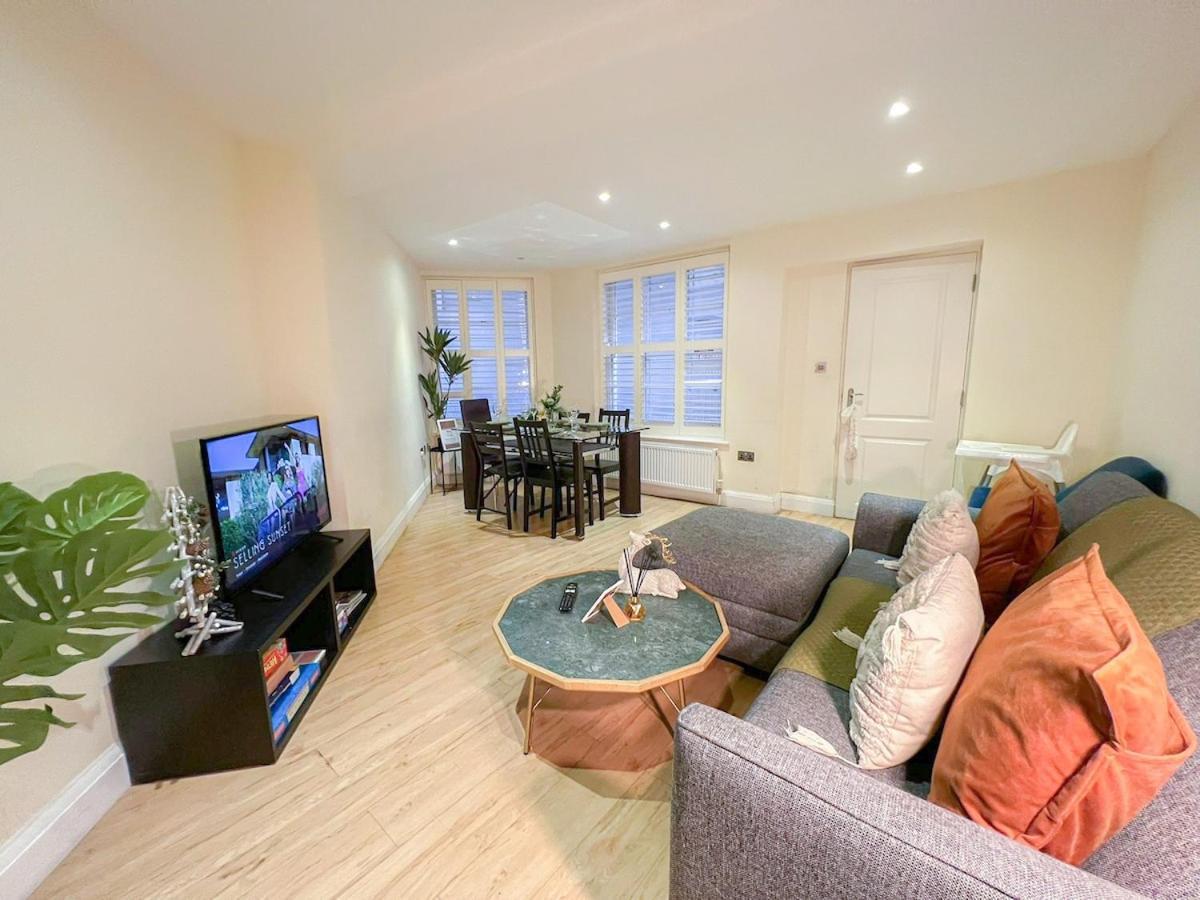 3 Bedroom Apartment With Private Terrace In Pimlico, Westminster, Victoria London Kültér fotó